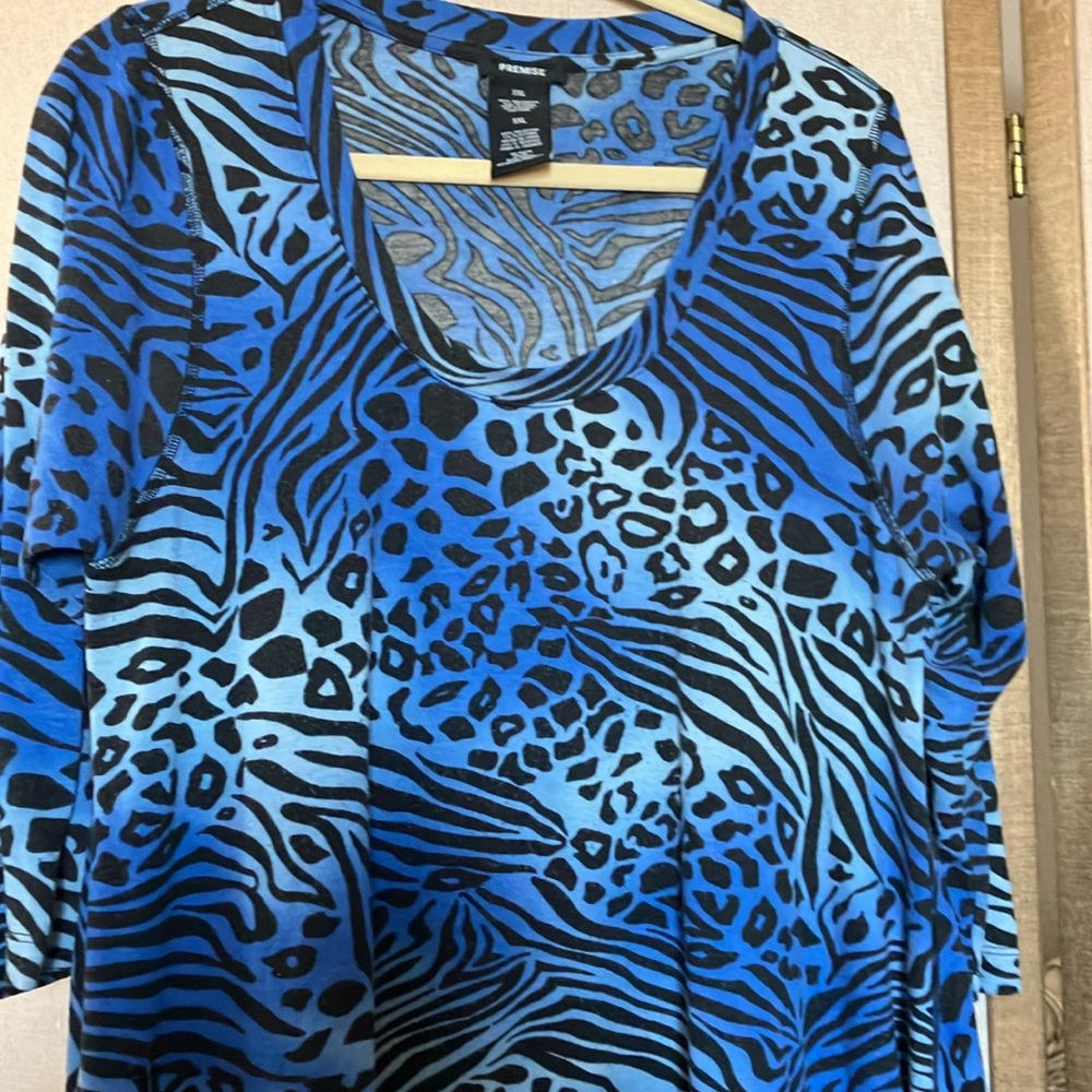 FINAL MARKDOWN Premise Blue and Black Abstract Top XXL